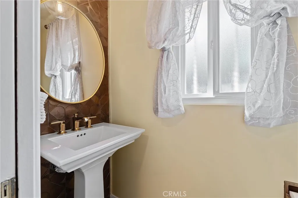 4845 Parkglen, View Park, California 90043 home-pic-13